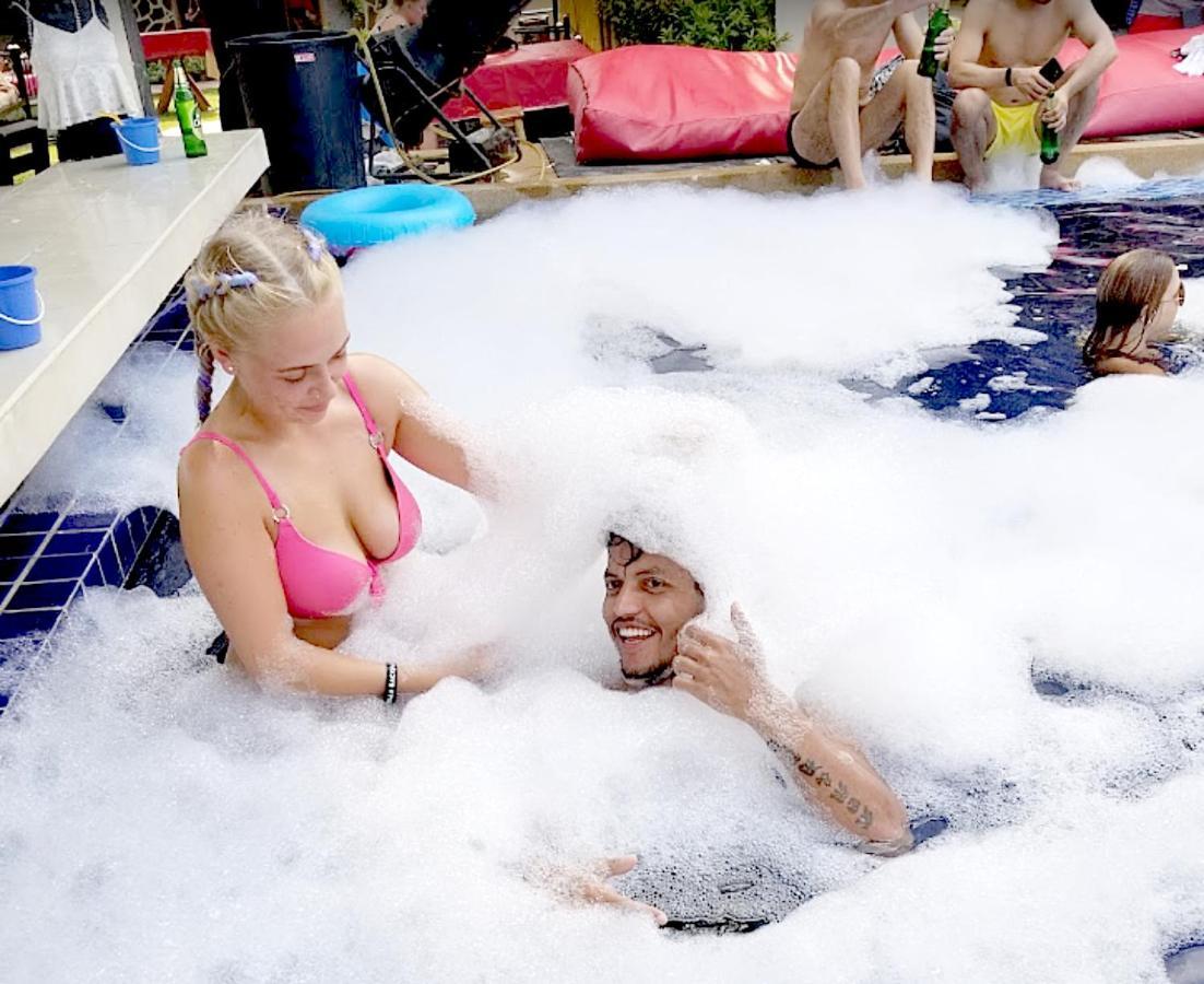 Wet! A Pool Party Hostel By Wild & Wandering Haad Rin Luaran gambar