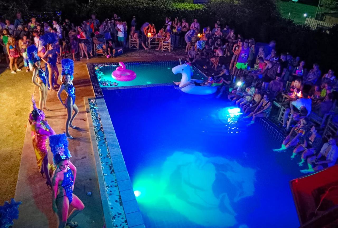 Wet! A Pool Party Hostel By Wild & Wandering Haad Rin Luaran gambar